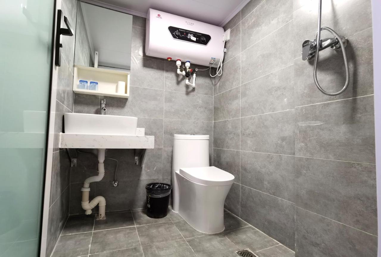 בייג'ינג Happy Dragon Hotel -- Nearby Tiananmen Square & Forbidden City & Wangfujing Street & Line 5,6,8 Subway Nearby & Free Coffee & Free Laundry & Fluent English Speaking & Tourist Attractions Ticket Service & Free Wifi Unlimited For Western Software מראה חיצוני תמונה