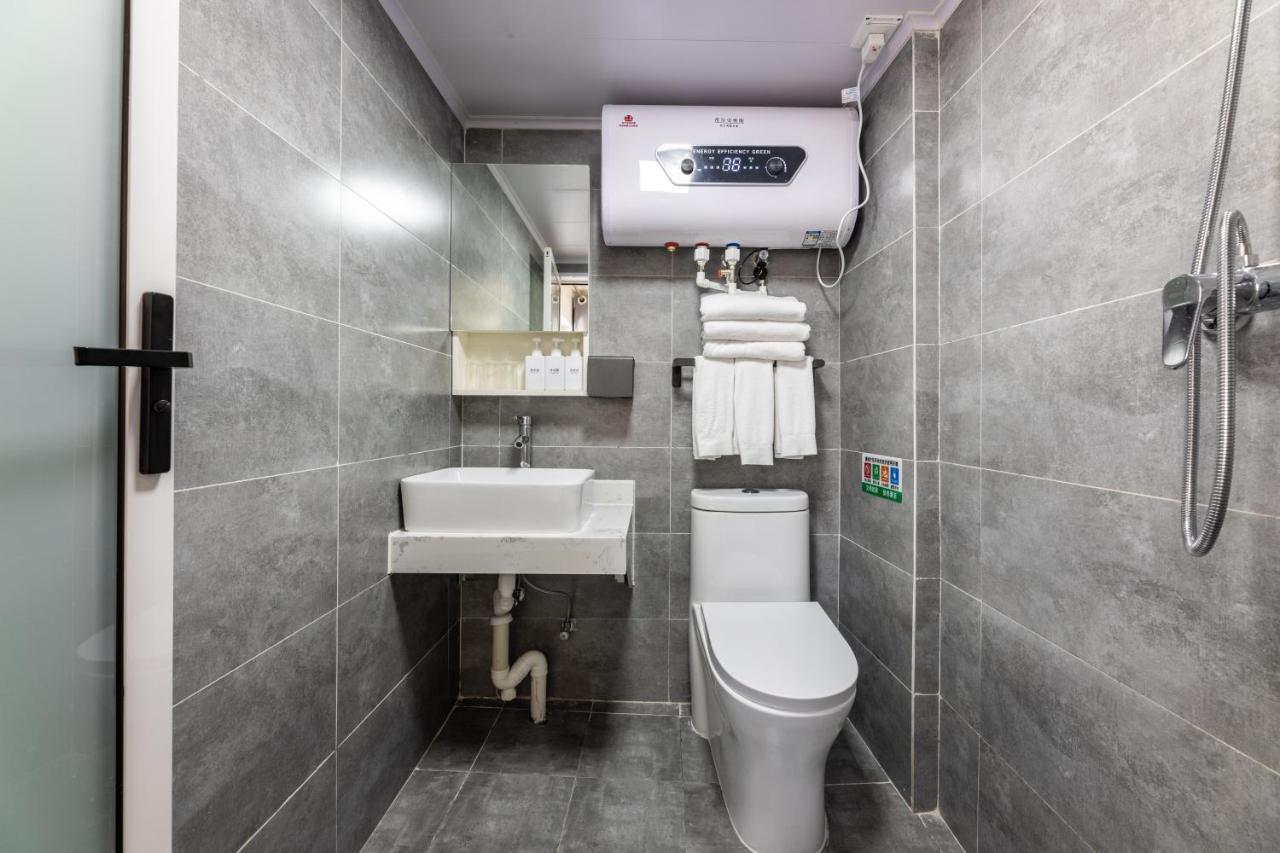 בייג'ינג Happy Dragon Hotel -- Nearby Tiananmen Square & Forbidden City & Wangfujing Street & Line 5,6,8 Subway Nearby & Free Coffee & Free Laundry & Fluent English Speaking & Tourist Attractions Ticket Service & Free Wifi Unlimited For Western Software מראה חיצוני תמונה