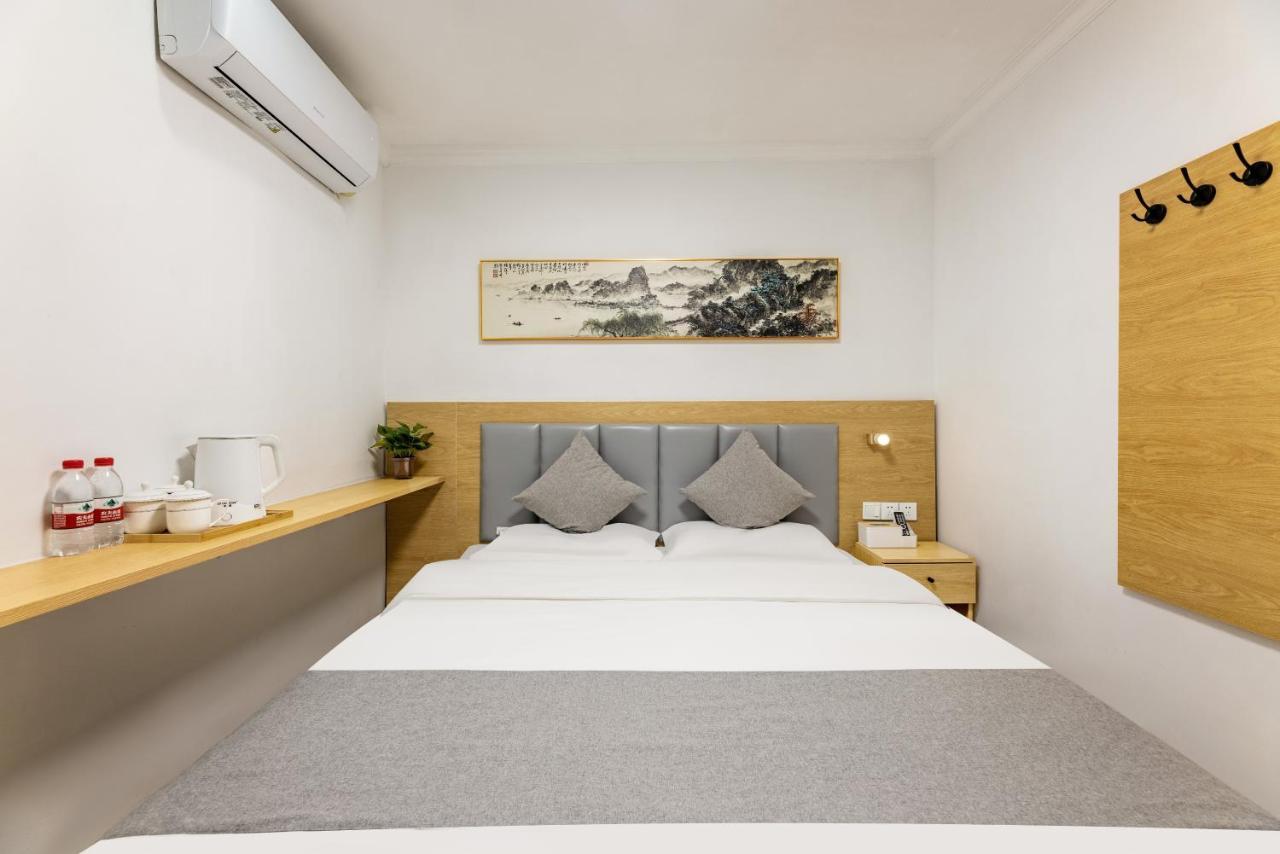 בייג'ינג Happy Dragon Hotel -- Nearby Tiananmen Square & Forbidden City & Wangfujing Street & Line 5,6,8 Subway Nearby & Free Coffee & Free Laundry & Fluent English Speaking & Tourist Attractions Ticket Service & Free Wifi Unlimited For Western Software מראה חיצוני תמונה