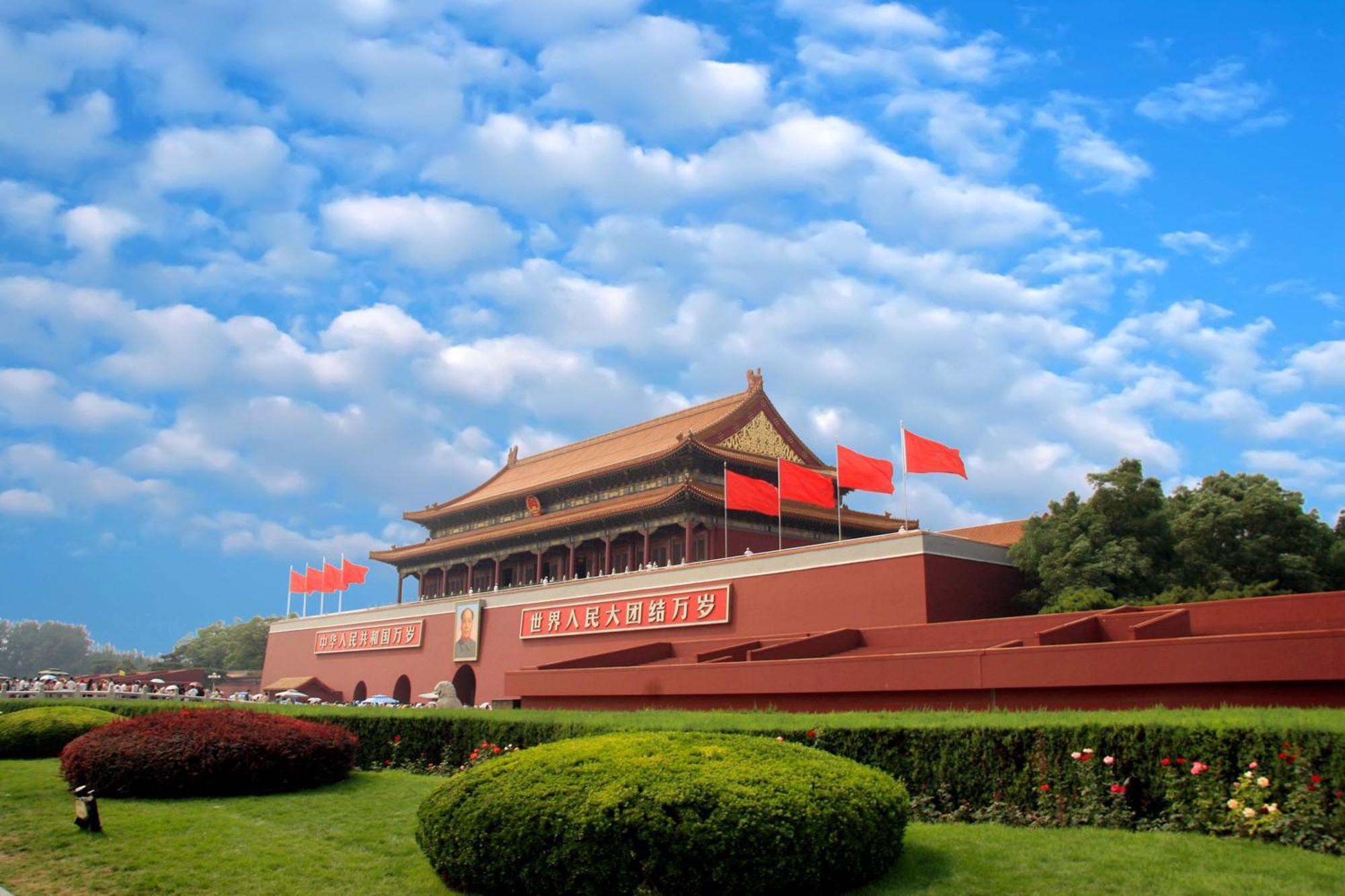 בייג'ינג Happy Dragon Hotel -- Nearby Tiananmen Square & Forbidden City & Wangfujing Street & Line 5,6,8 Subway Nearby & Free Coffee & Free Laundry & Fluent English Speaking & Tourist Attractions Ticket Service & Free Wifi Unlimited For Western Software מראה חיצוני תמונה