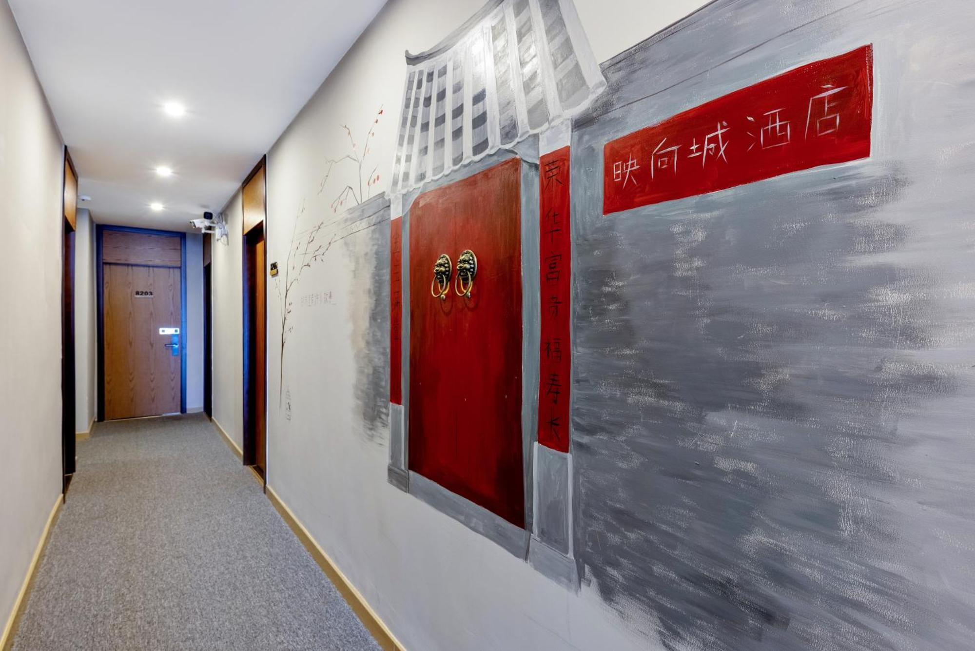 בייג'ינג Happy Dragon Hotel -- Nearby Tiananmen Square & Forbidden City & Wangfujing Street & Line 5,6,8 Subway Nearby & Free Coffee & Free Laundry & Fluent English Speaking & Tourist Attractions Ticket Service & Free Wifi Unlimited For Western Software מראה חיצוני תמונה