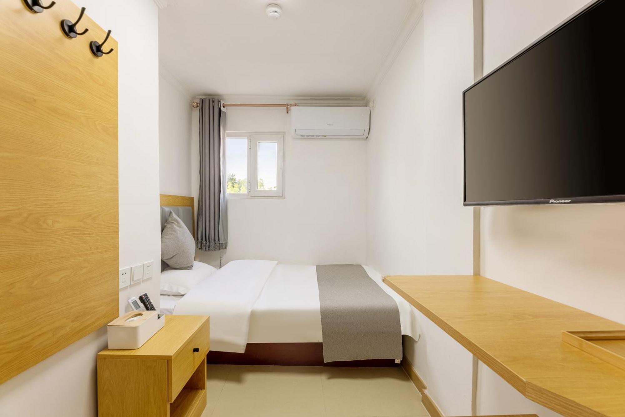 בייג'ינג Happy Dragon Hotel -- Nearby Tiananmen Square & Forbidden City & Wangfujing Street & Line 5,6,8 Subway Nearby & Free Coffee & Free Laundry & Fluent English Speaking & Tourist Attractions Ticket Service & Free Wifi Unlimited For Western Software מראה חיצוני תמונה