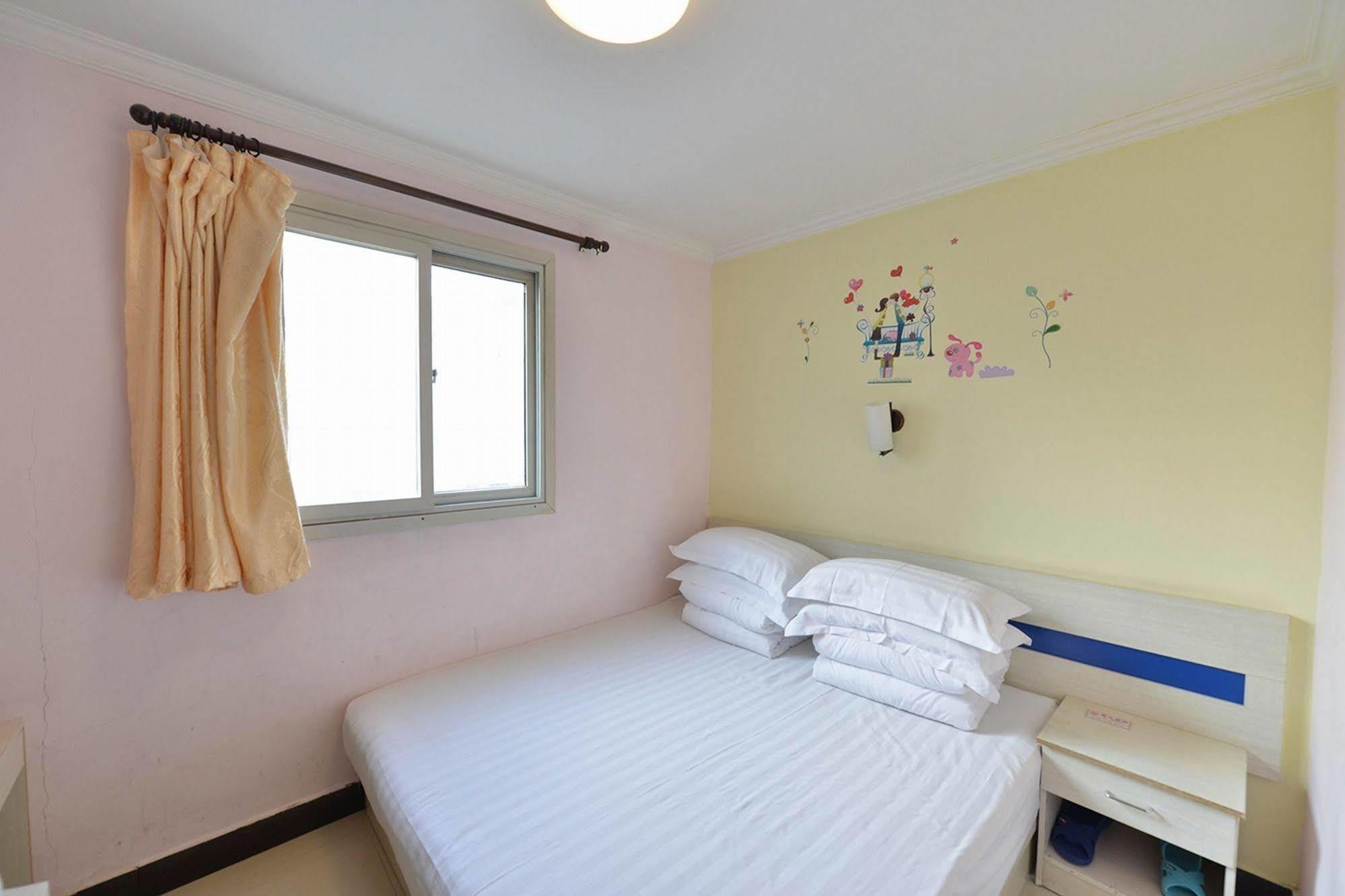 בייג'ינג Happy Dragon Hotel -- Nearby Tiananmen Square & Forbidden City & Wangfujing Street & Line 5,6,8 Subway Nearby & Free Coffee & Free Laundry & Fluent English Speaking & Tourist Attractions Ticket Service & Free Wifi Unlimited For Western Software מראה חיצוני תמונה