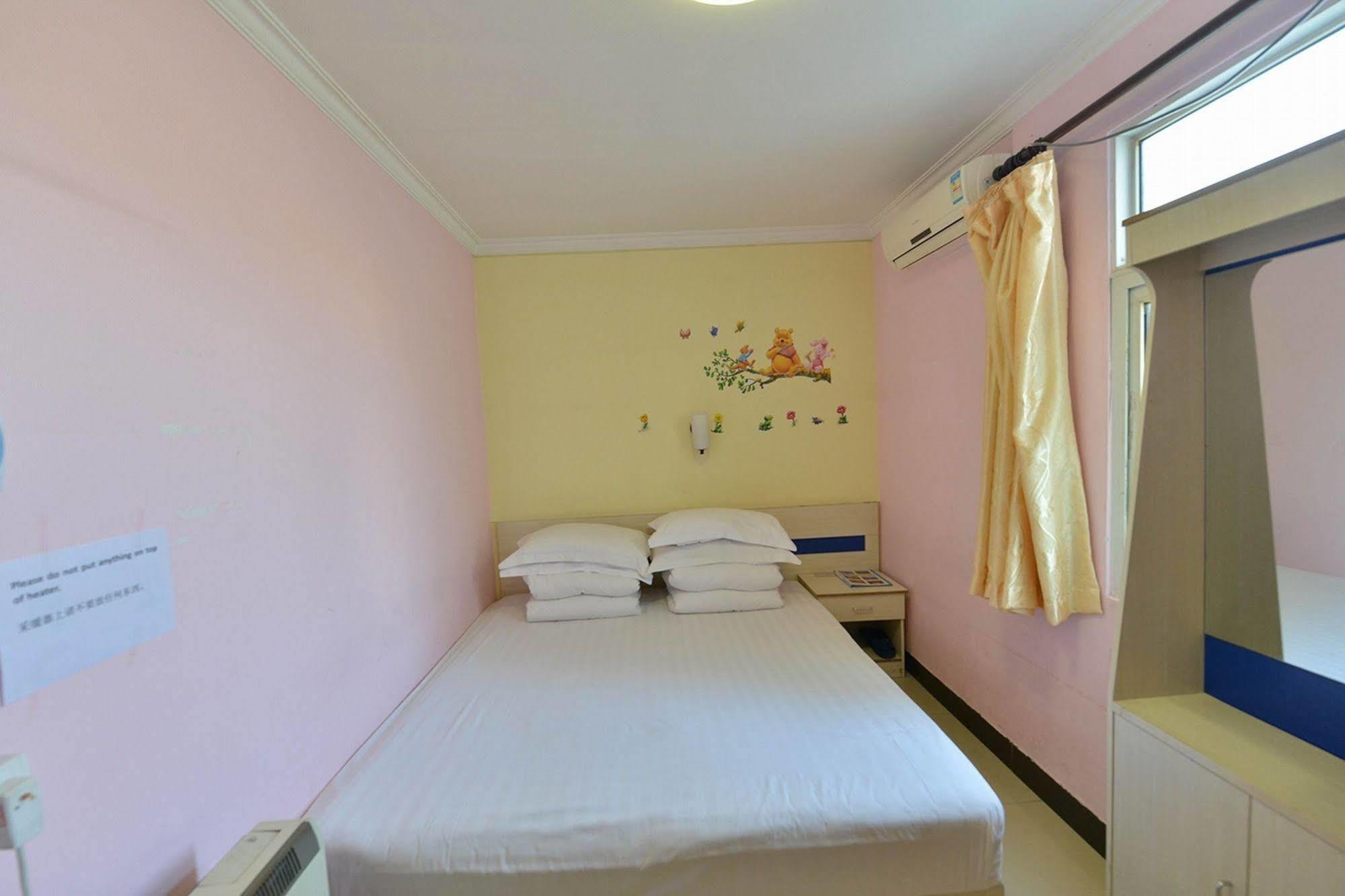 בייג'ינג Happy Dragon Hotel -- Nearby Tiananmen Square & Forbidden City & Wangfujing Street & Line 5,6,8 Subway Nearby & Free Coffee & Free Laundry & Fluent English Speaking & Tourist Attractions Ticket Service & Free Wifi Unlimited For Western Software מראה חיצוני תמונה